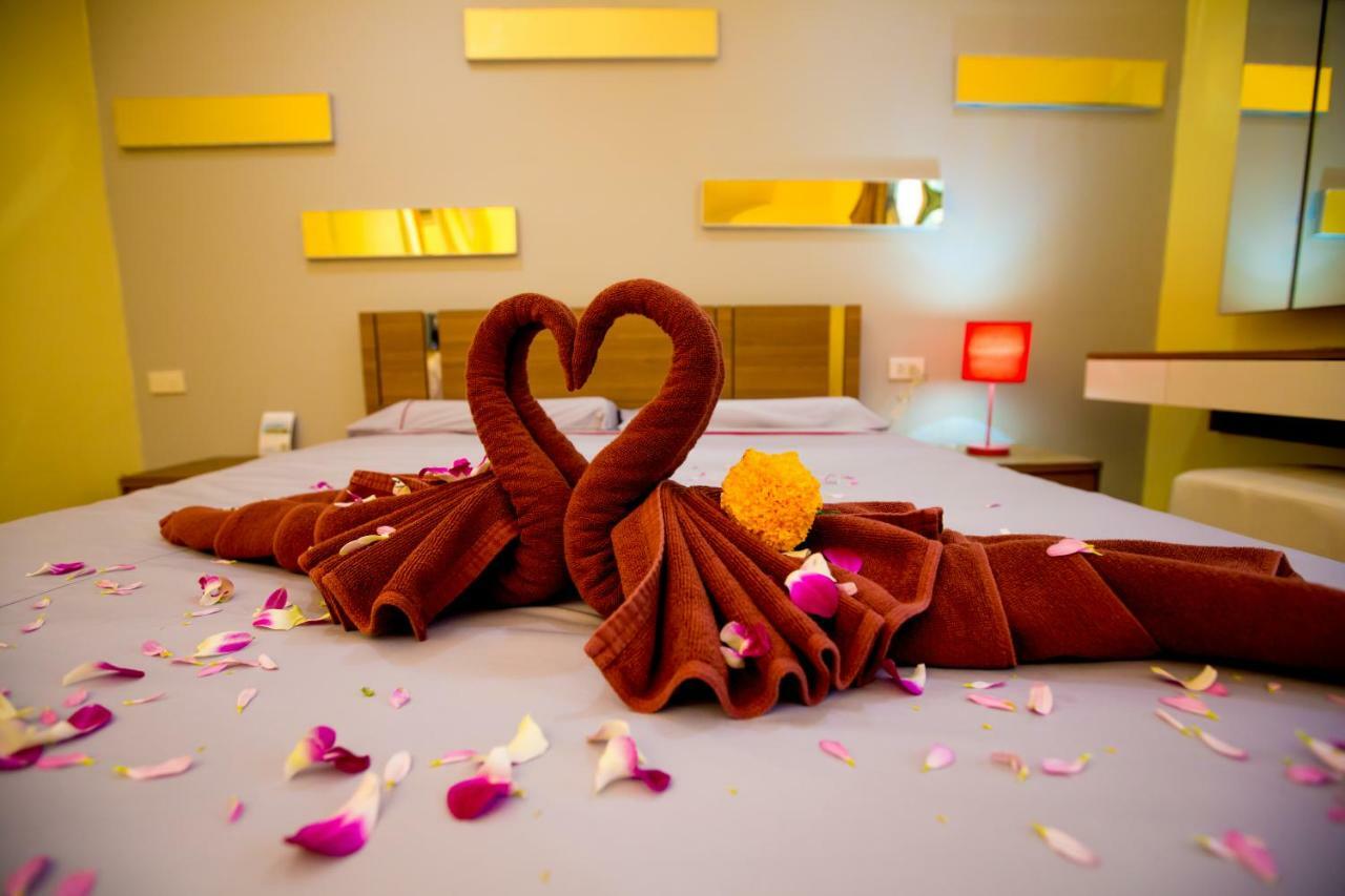 Oscar Boutique Hotel Patong Bagian luar foto