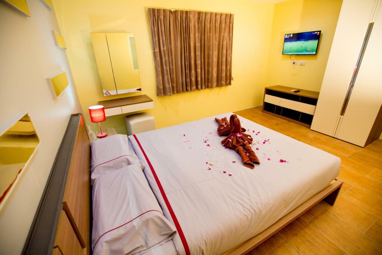 Oscar Boutique Hotel Patong Bagian luar foto