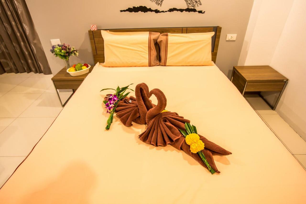 Oscar Boutique Hotel Patong Bagian luar foto