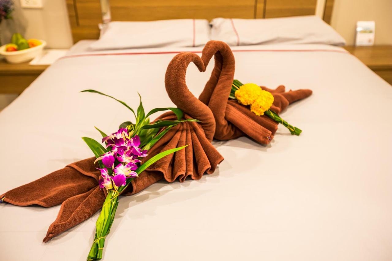 Oscar Boutique Hotel Patong Bagian luar foto