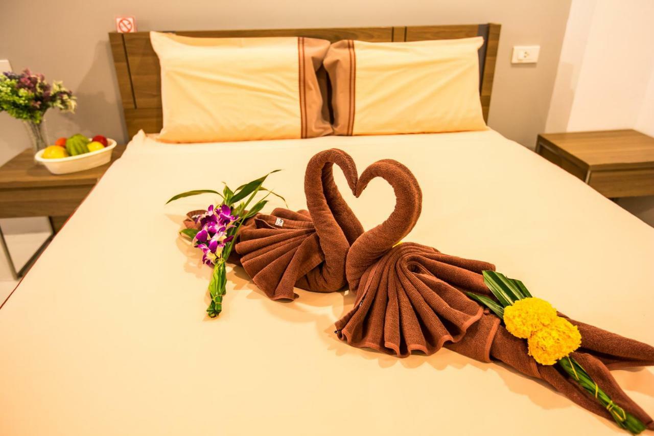 Oscar Boutique Hotel Patong Bagian luar foto